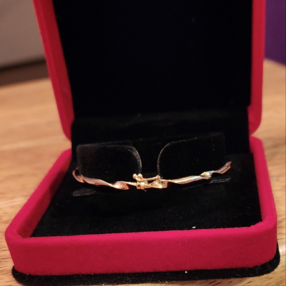 750 (18k) Arabian gold from Dubai. Hard to find design.